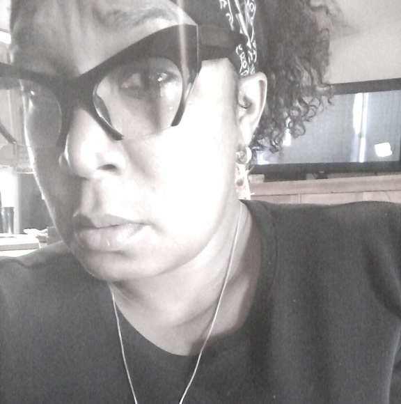 Meet your Posher, Tracey - Picture 2 of 2